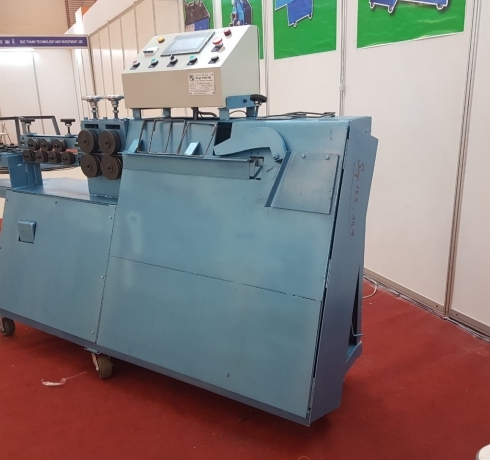 Hoạt-động-hội-chợ-Cambodia-03-490x460